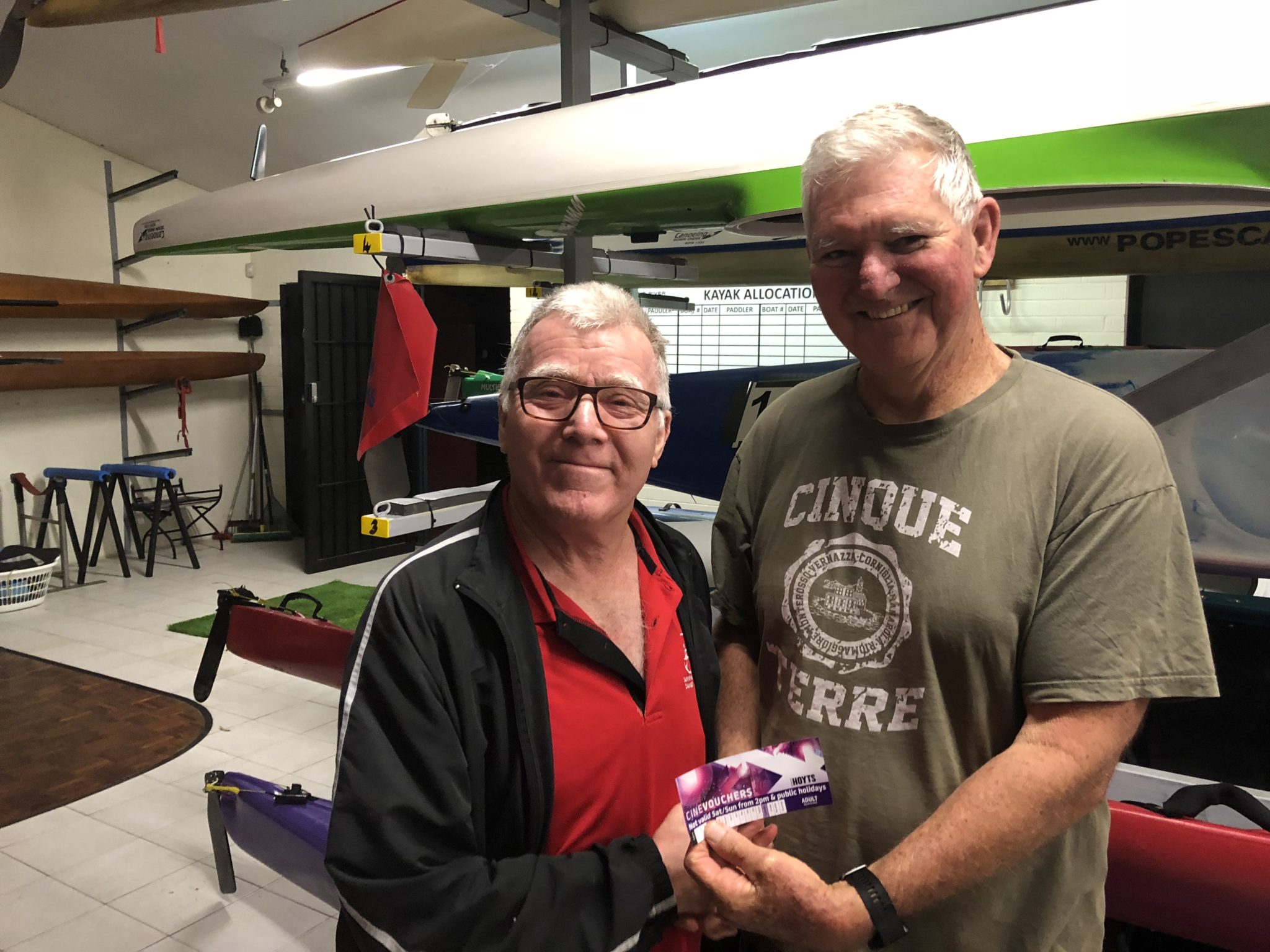 Tues 16th October 2018 Tonight’s photo shows club member Jerry Alderson  presenting Dave Gardiner with a movie voucher