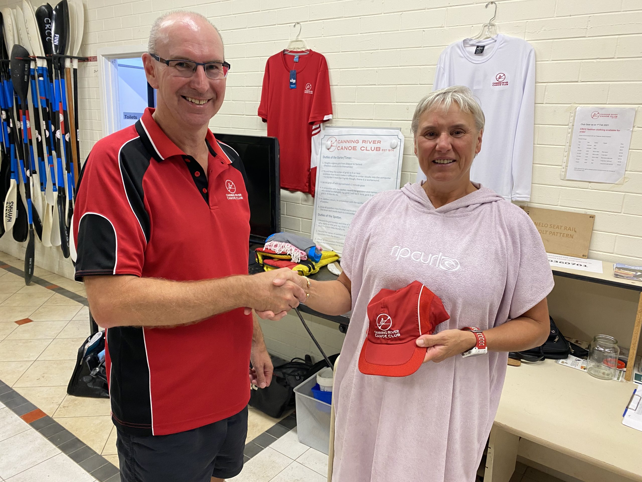 Tuesday 16th March 2021 : Tonight’s photo shows club treasurer David Urquhart presenting tonight’s winner Eve McNicoll with a club cap.