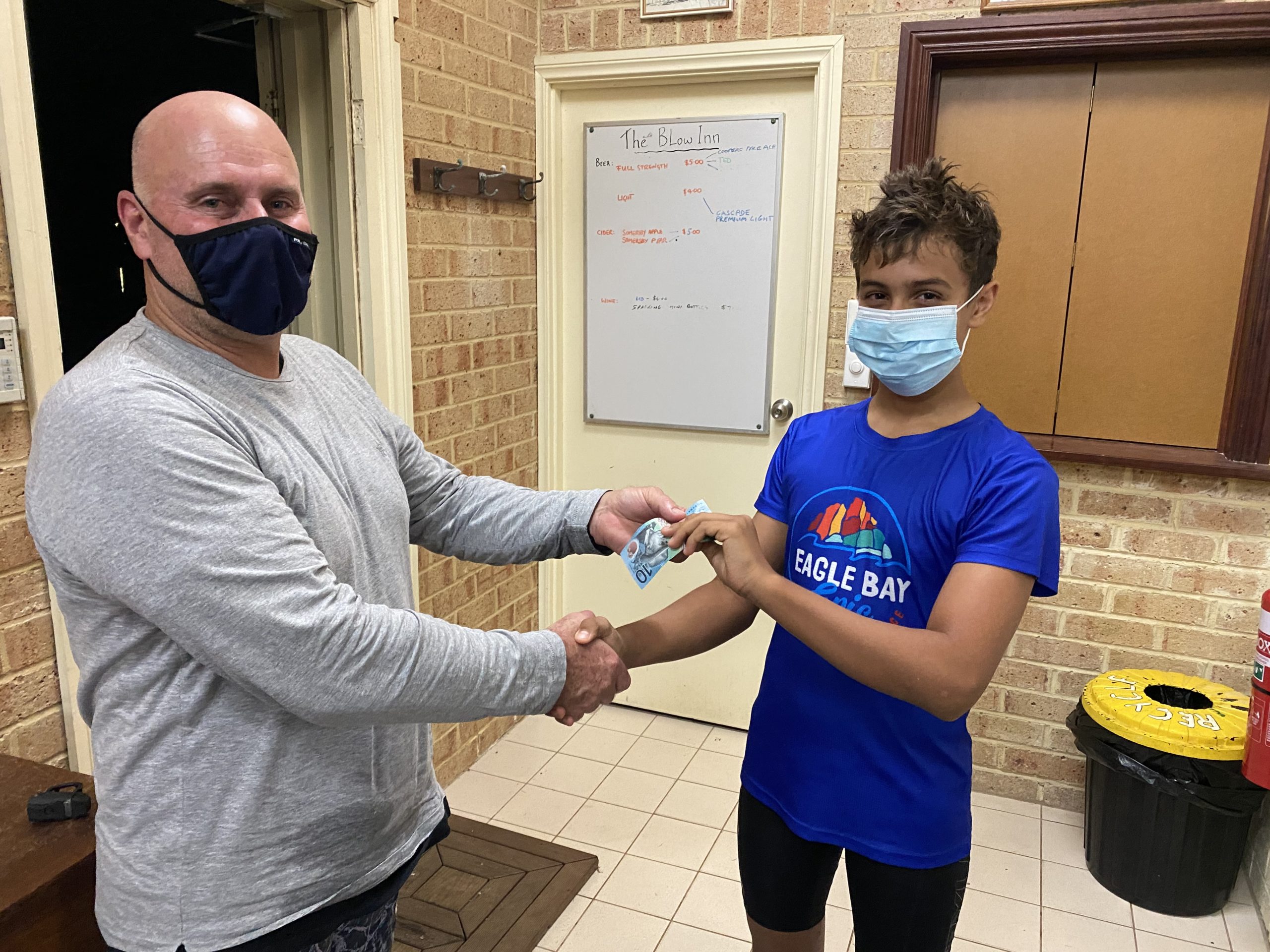 Tuesday 27th April 2021 : Tonight’s photo shows club member Peter Burge presenting tonight’s winner Connor Jacob with a $10 note.
