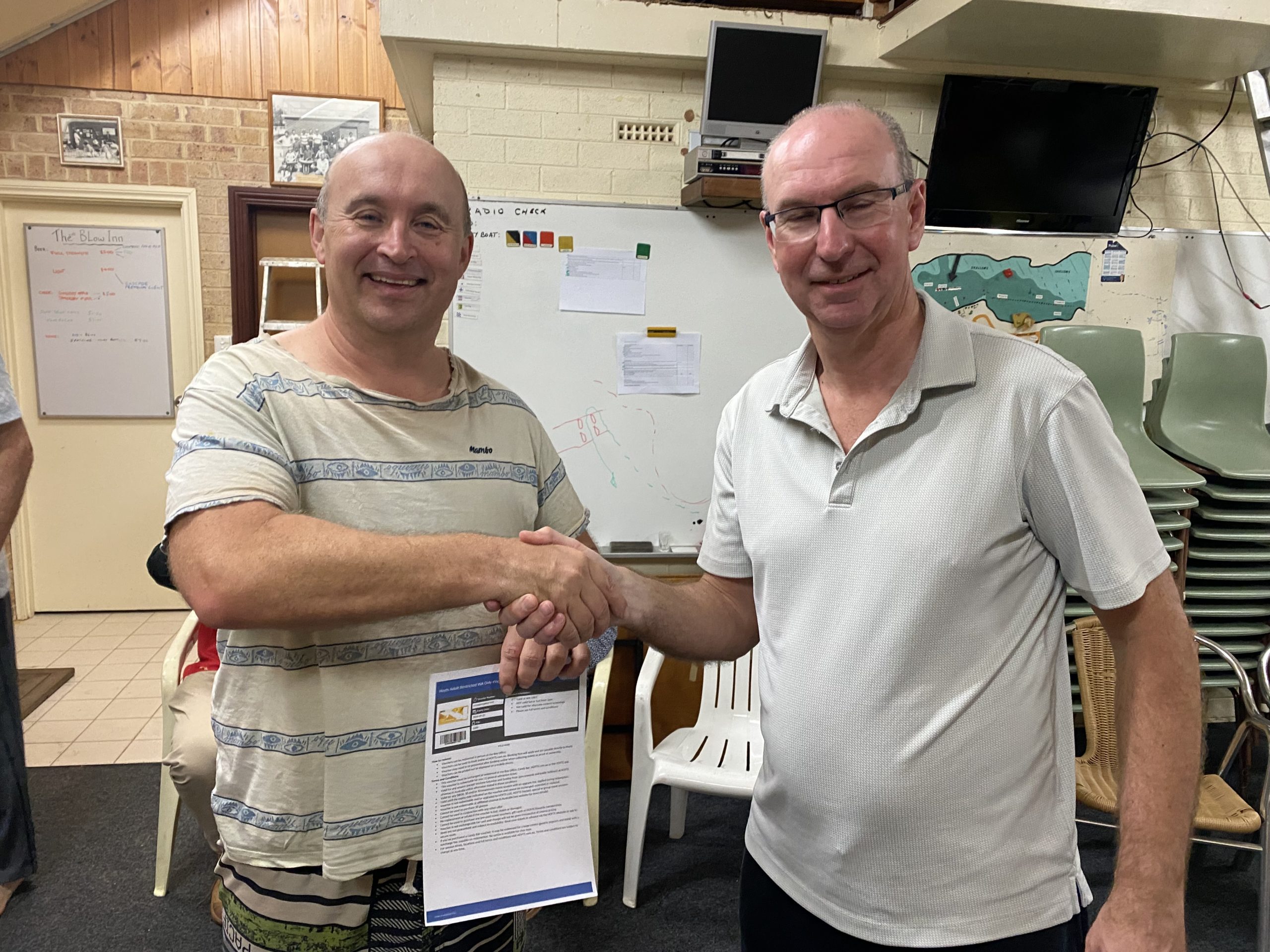 Tuesday 28th September 2021 : Tonight’s photos shows Club Treasurer David Urquhart presenting tonight’s winner Mike Galanty with a movie voucher.
