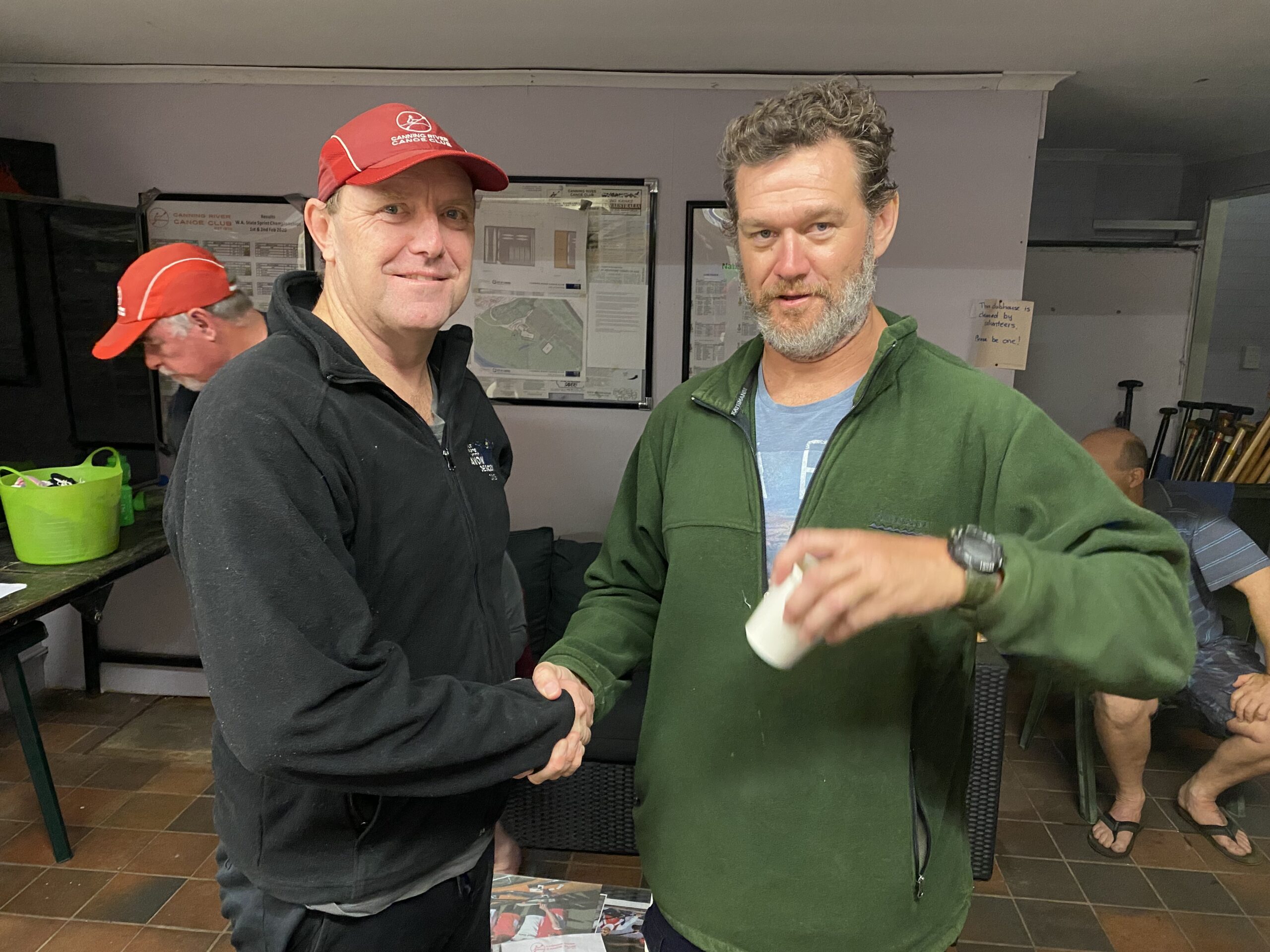 Tuesday 25th October 2022 : Tonight’s photo shows club member Kristian Maliphant presenting tonight’s winner Simon O’Sullivan with a movie voucher.