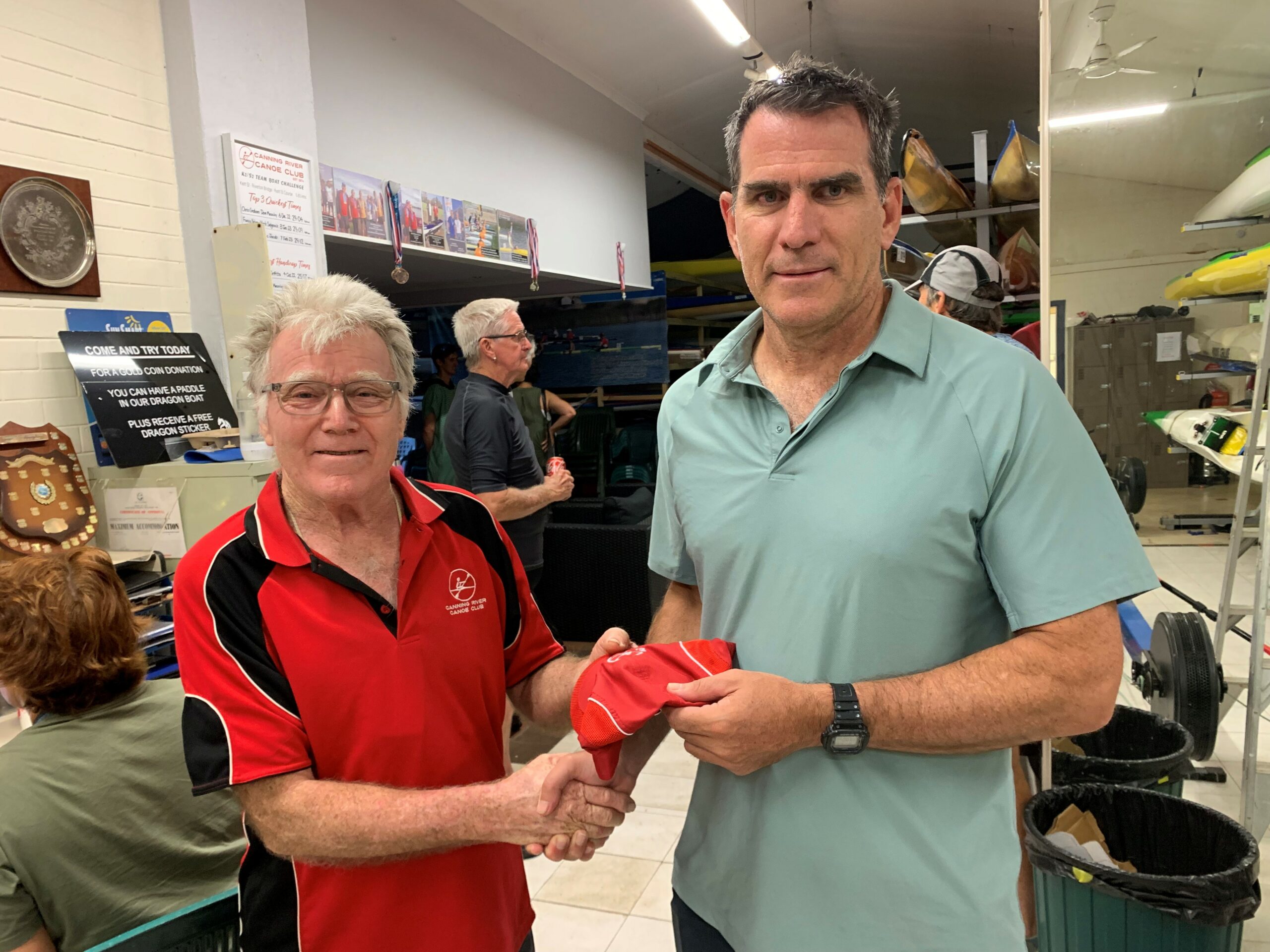 Tuesday 14th February 2023 Valentines Day paddle : Tonight’s photo shows David Gardiner presenting Stuart Hyde with a movie voucher.